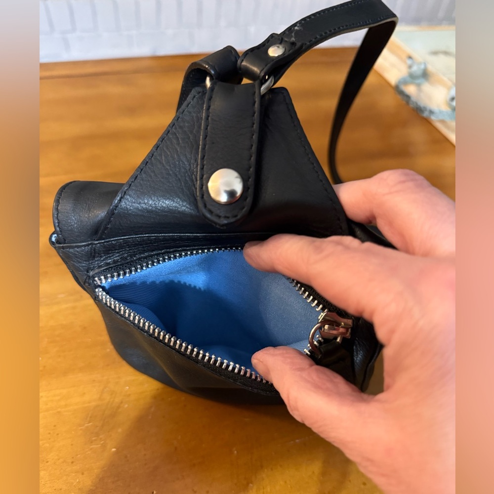 Sundance Black Leather Crossbody Bag with Silver Hardware - Picture 8 of 11